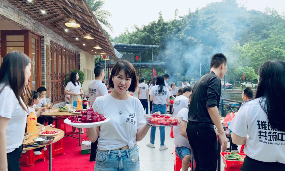 被东莞这家农家乐的团建新玩法圈粉了！年轻人直呼：这才是团建该有的样子！